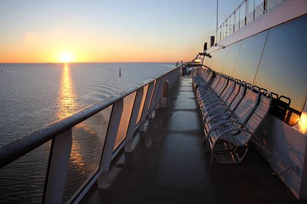 Pôr do sol no mar Mediterrâneo — Fotografia de Stock