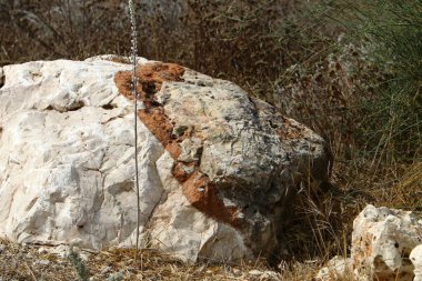 road yakınındaki taş 