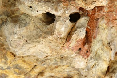 road yakınındaki taş 