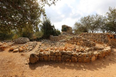 road yakınındaki taş 