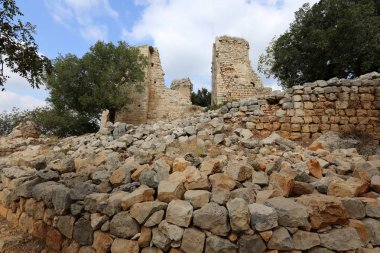 road yakınındaki taş 