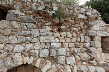 büyük taş duvar 