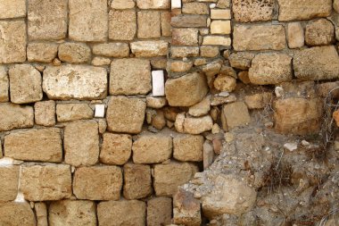 büyük taş duvar 