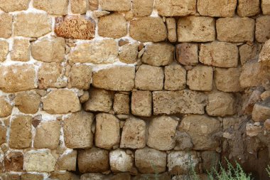 büyük taş duvar 