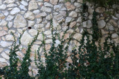 büyük taş duvar 