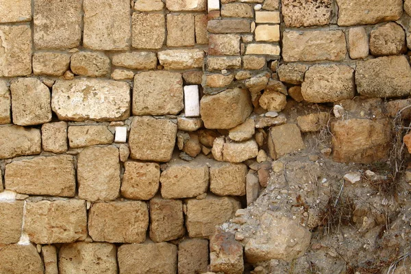 büyük taş duvar 