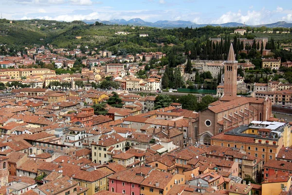 Verona şehri çatılar — Stok fotoğraf