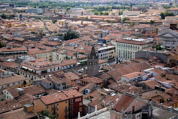 Verona şehri çatılar — Stok fotoğraf