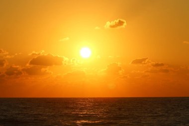 Akdeniz 'de gün batımı 