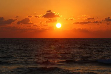 Akdeniz 'de gün batımı 