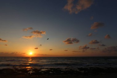 Akdeniz 'de gün batımı 