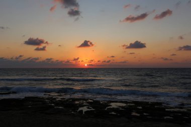 Akdeniz 'de gün batımı 