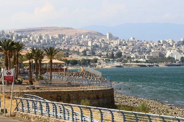 Celile Denizi kıyısında. 