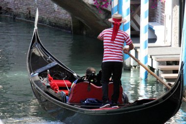 Gondol - Venedik tekne 