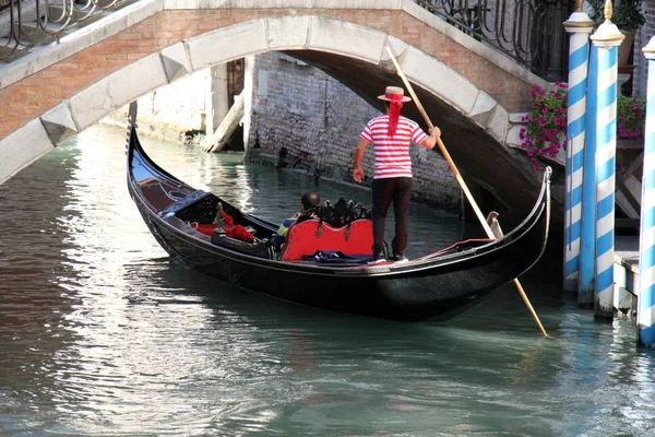 Гондоли - венеціанські човен — стокове фото