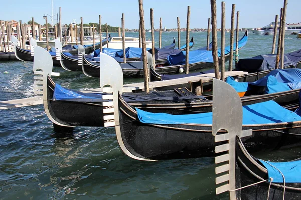 Gôndola - Barco veneziano — Fotografia de Stock