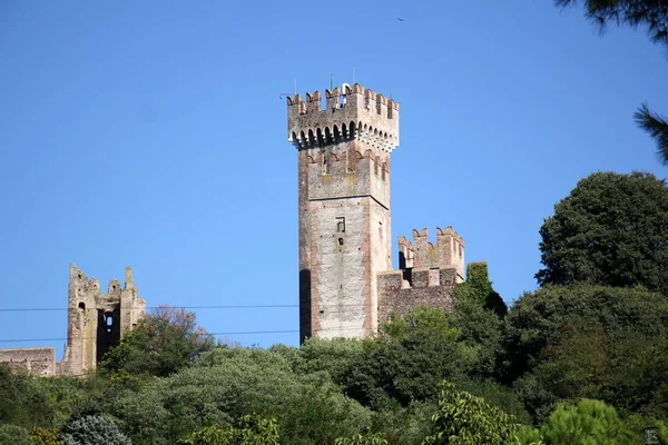 Mura di una vecchia fortezza — Foto Stock