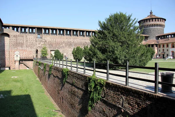 eski bir kale duvarlarını 