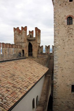 Sirmione İtalya bir şehirdir 