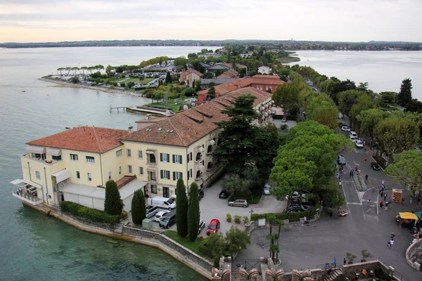 Sirmione İtalya bir şehirdir 