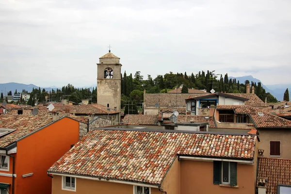 Sirmione İtalya bir şehirdir 
