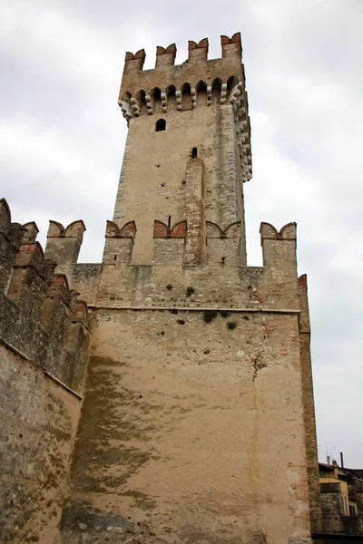 Sirmione é uma cidade na Itália — Fotografia de Stock