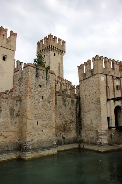 Sirmione is een stad in Italië — Stockfoto