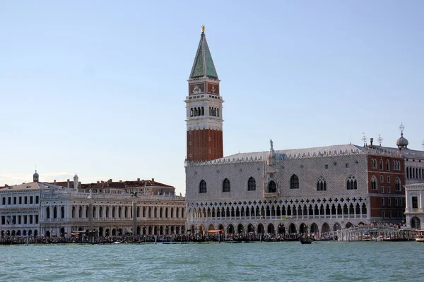 Venedik İtalya bir şehirdir, 