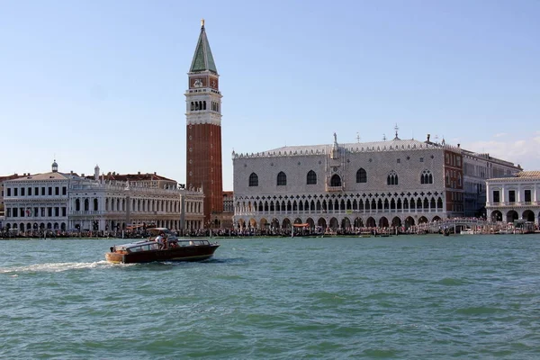 Venedik İtalya bir şehirdir, 