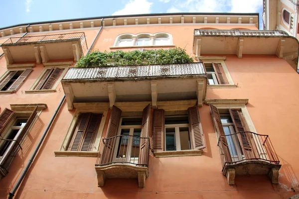 Las ventanas son siempre diferentes — Foto de Stock