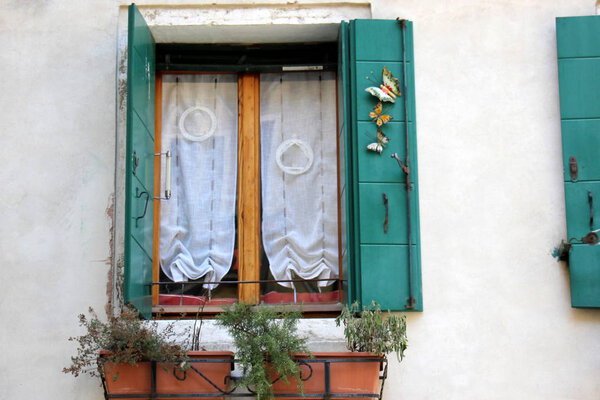 окна всегда разные
 