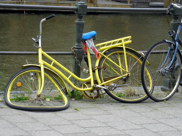 Bicicleta - vehículo de ruedas —  Fotos de Stock