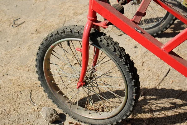 Велосипед - колесный автомобиль — стоковое фото