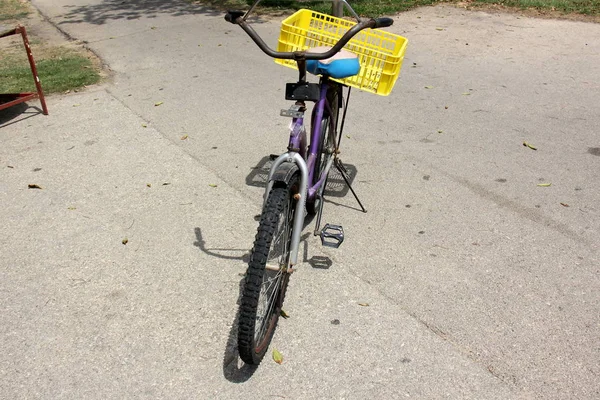 Bicicleta - veículo com rodas — Fotografia de Stock