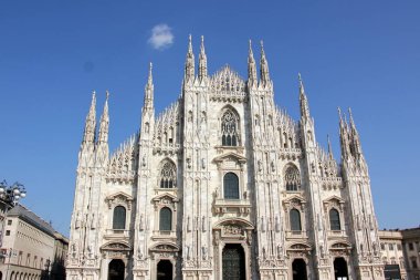 Milano Katedrali'ne Meryem Ana 