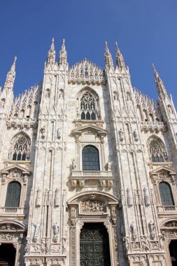 Milano Katedrali'ne Meryem Ana 