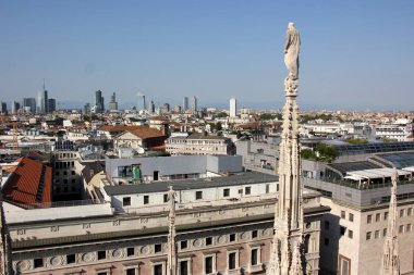 Milano Katedrali'ne Meryem Ana 