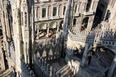 Milano Katedrali'ne Meryem Ana 