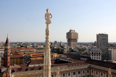 Milano Katedrali'ne Meryem Ana 