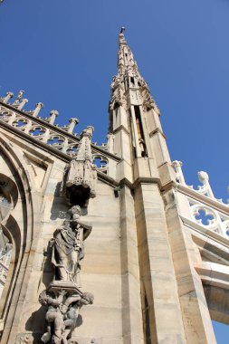 Milano Katedrali'ne Meryem Ana 