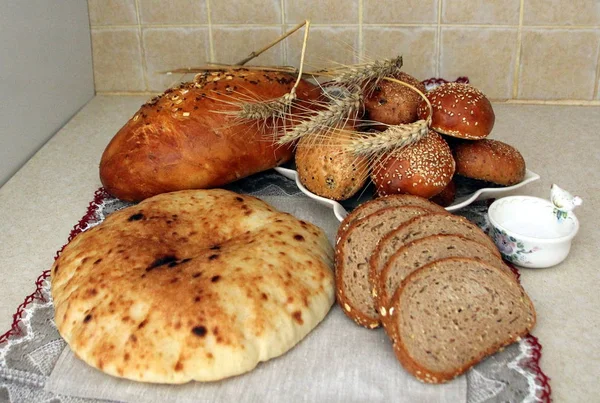 新鲜和热面包φρέσκα και ζεστά ψωμάκια — Φωτογραφία Αρχείου