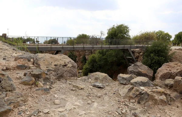 Brug over rivier — Stockfoto