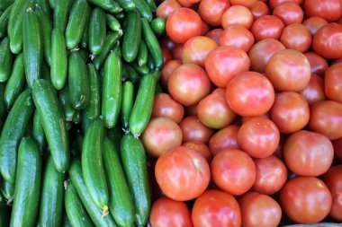 Tezgaha sebze vardır 