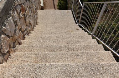 merdiven yukarı çıkma 