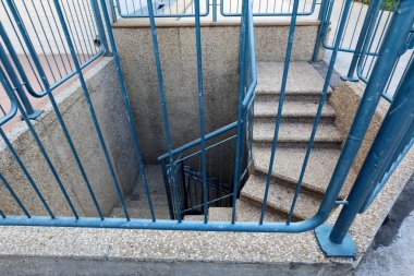 merdiven yukarı çıkma 