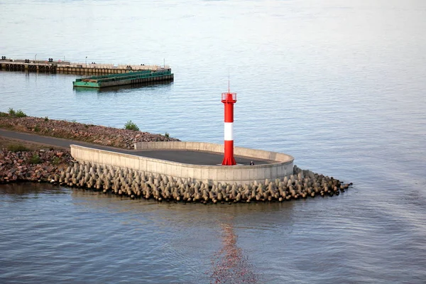 Fyr på stranden — Stockfoto