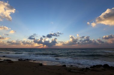 Akdeniz 'de gün batımı 