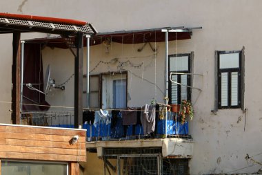 Elbiseleri ipe asmak 