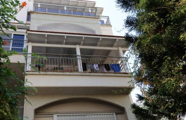 Elbiseleri ipe asmak 