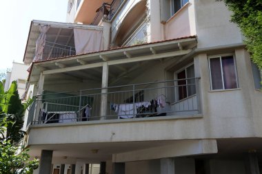 Elbiseleri ipe asmak 